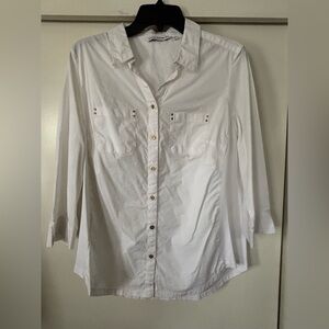 Emily Daniels Womens White Button-Up Cotton Blouse with Gold Accents